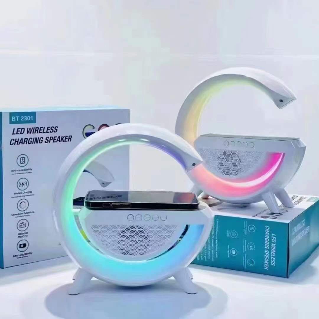 Pametna RGB lampa sa zvučnikom i bežičnim punjačem
